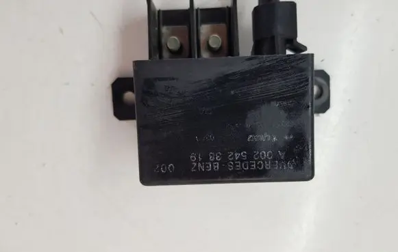 Mercedes-Benz E W211 Charging relay A0025423819