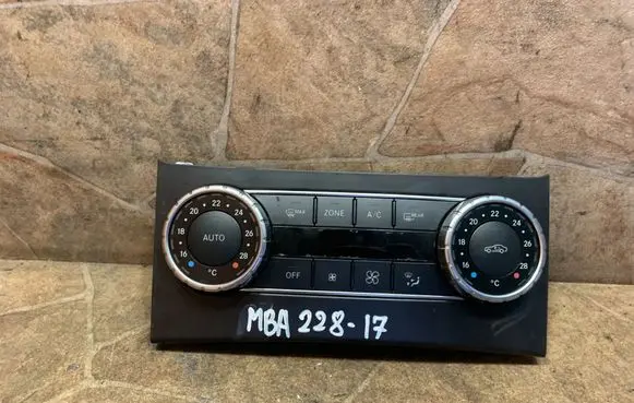 Mercedes-Benz C W204 Interior fan control switch A2049001007