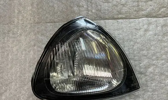 Toyota Avensis T220 Front indicator light 185457B 010634