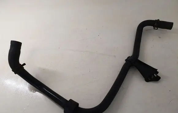 Volkswagen PASSAT B6 Engine coolant pipe/hose