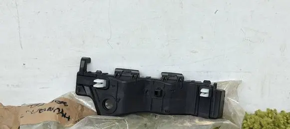 Hyundai Santa Fe Front bumper mounting bracket 86514-2w000