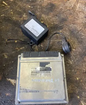 Mercedes-Benz E W210 Engine control unit/module A0001514279 0281010826