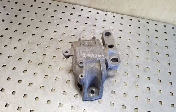 Audi A3 S3 A3 Sportback 8P Engine mount bracket 1K0199262