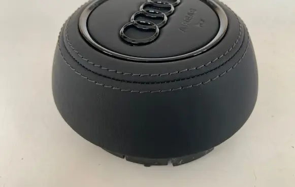 Audi Q3 8U Steering wheel airbag cover 