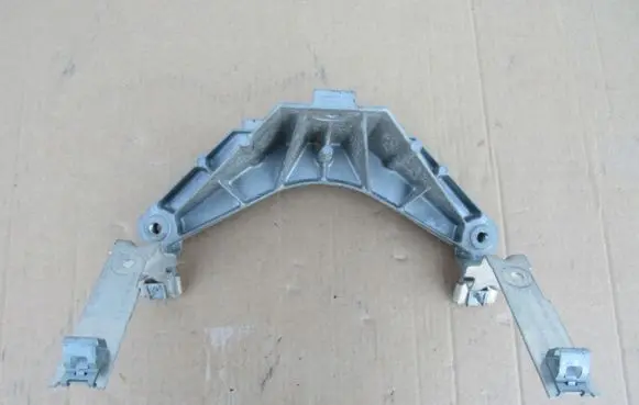BMW X5 E70 Generator/alternator bracket 7137238