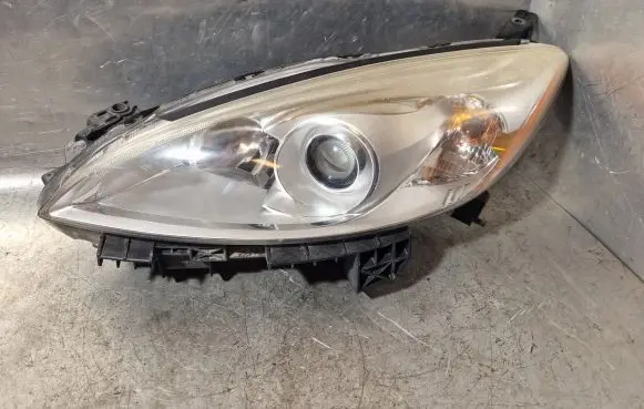 Mazda 5 Headlight/headlamp P9565