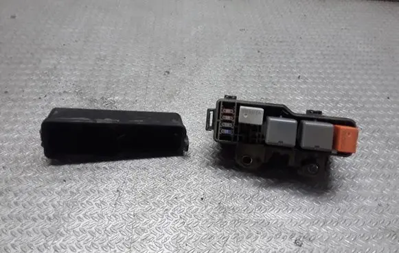 Toyota Corolla Verso AR10 Fuse module