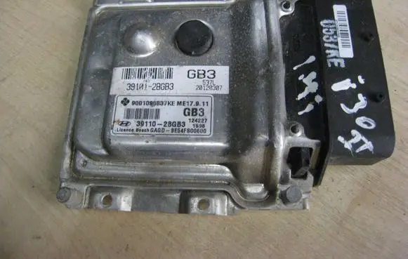 Hyundai i30 Engine control unit/module 391012BGB3 391102BGB3