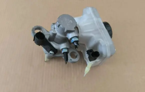 Audi Q5 SQ5 Brake fluid reservoir 01501815965 804451064