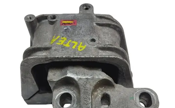 Volkswagen PASSAT B6 Engine mount bracket 1K0199262M