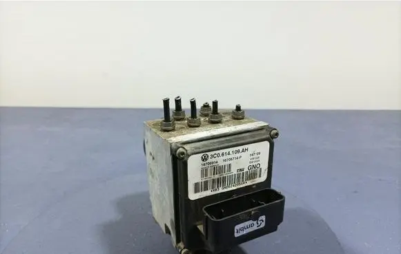 Volkswagen PASSAT B6 ABS Pump 3C0614109AH