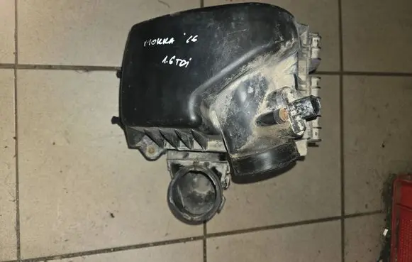 Air filter box