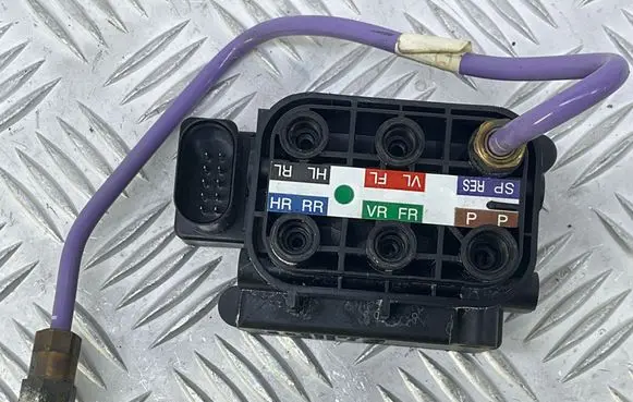 Audi A6 Allroad C7 Air suspension valve block 4H0616013