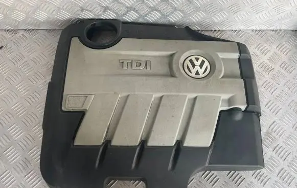 Volkswagen PASSAT B6 Engine cover (trim) 03L103925 2000000398761