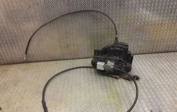 Nissan Pulsar Rear door lock