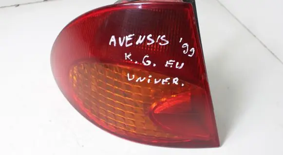 Toyota Avensis T220 Rear/tail lights