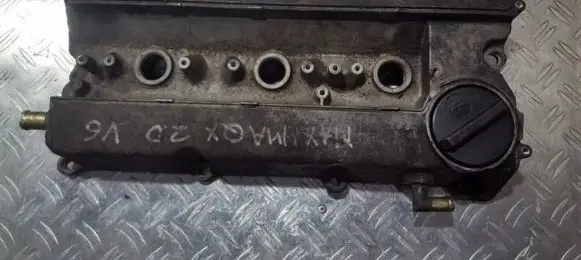 Nissan Maxima Rocker cam cover 