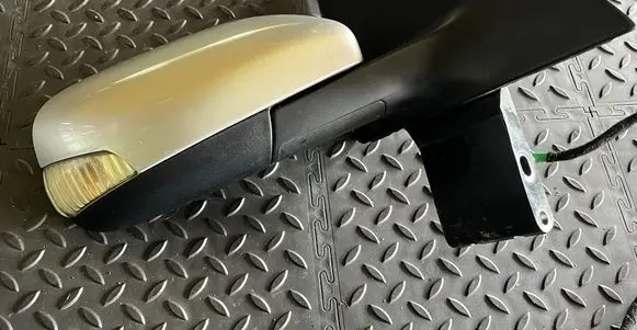 Front door electric wing mirror