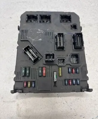 Peugeot 206 Fuse module S118085320A 9649627780