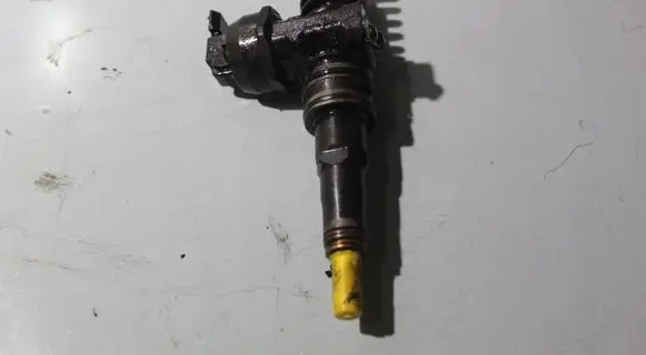 Skoda Octavia Mk2 (1Z) Fuel injector 