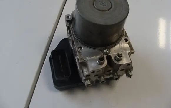 Toyota RAV 4 (XA40) ABS Pump 4454042301