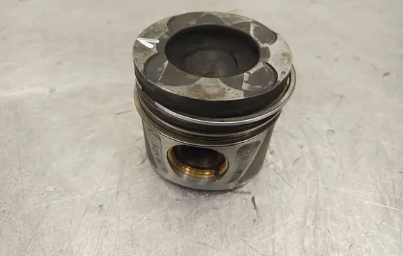 Mercedes-Benz C W204 Piston A6510300917