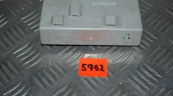 Volvo S40, V40 Alarm control unit/module 30889926