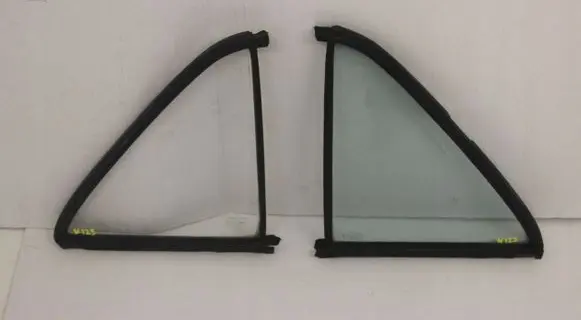 Mercedes-Benz 200 300 W123 Sliding door window/glass 