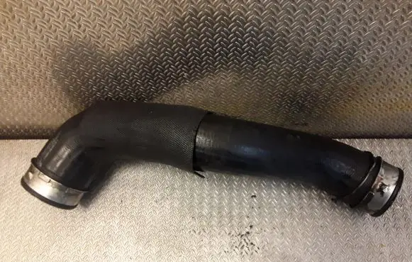 Mercedes-Benz E W211 Intercooler hose/pipe 2115282482