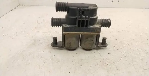 BMW 5 E39 Coolant heater control valve 8374995 1147412137