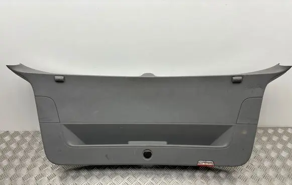 Tailgate trim