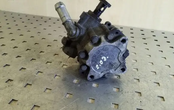 BMW 1 E81 E87 Power steering pump 7692974546