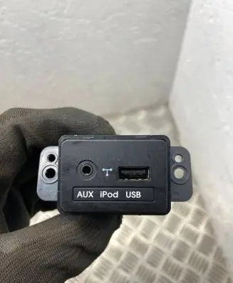 KIA Sorento USB socket connector 2P100