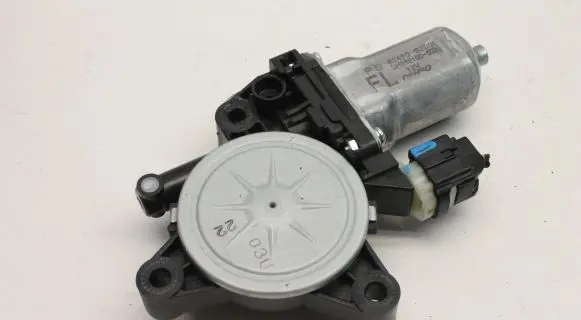 KIA Soul Front door window regulator motor 82450B2000