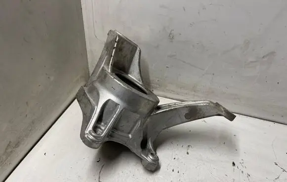 Honda Civic Engine mount bracket 6Z214