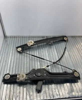 BMW X5 E70 Front door window regulator with motor 7137020 7166380