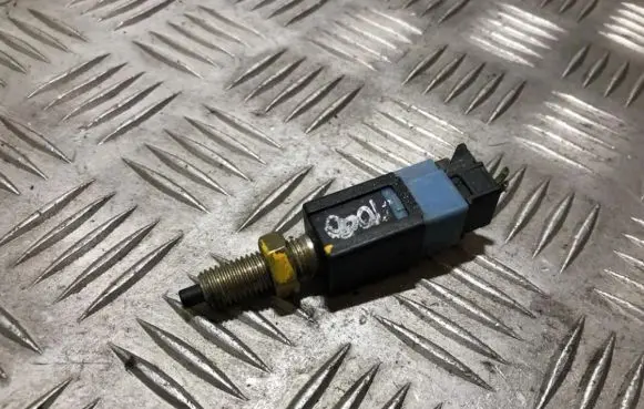 Nissan Navara D22 Brake pedal sensor switch