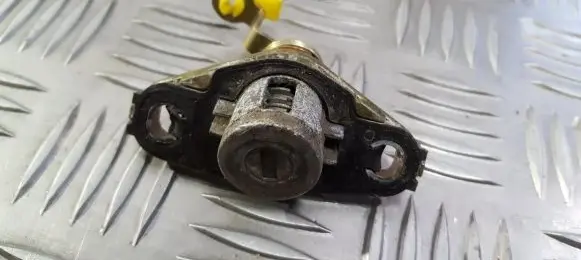 Toyota Corolla Verso E121 Tailgate exterior lock 7040b