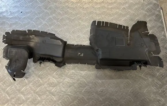 Citroen C4 II Picasso Intercooler air guide/duct channel 9677015380