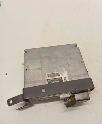 Toyota Avensis T250 Engine control unit/module 1758006326 8966105690
