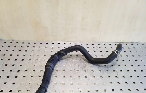 Engine coolant pipe/hose