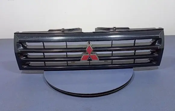 Mitsubishi Pajero Pinin Front grill MR339275