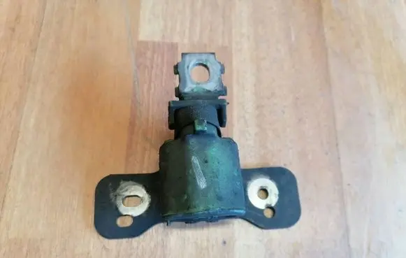 Renault Espace V (RFC) Muffler mount bracket/holder 8200310007