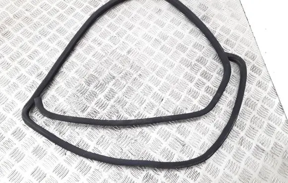 Mercedes-Benz E W124 Rubber seal rear door 
