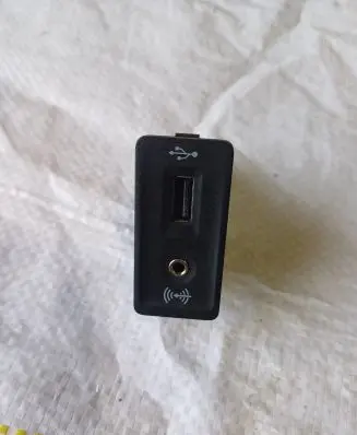 Volkswagen PASSAT B8 AUX in-socket connector 5G0035222H 099410029191 414007761814
