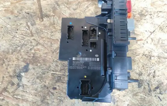 Mercedes-Benz E W212 Comfort/convenience module 2129004901 2129015001