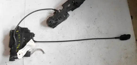 Renault Clio III Front door lock 8200300125J