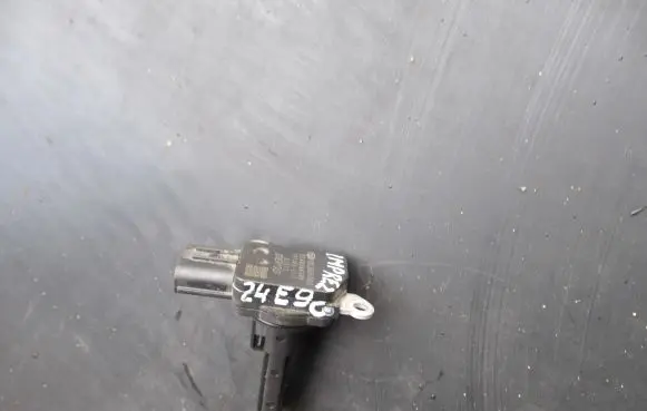Subaru Impreza IV Mass air flow meter 22680AA380 02S12 1974005111