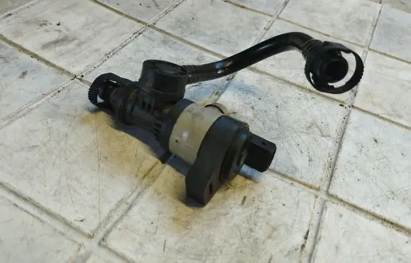 BMW 5 GT F07 Turbo solenoid valve 7618658