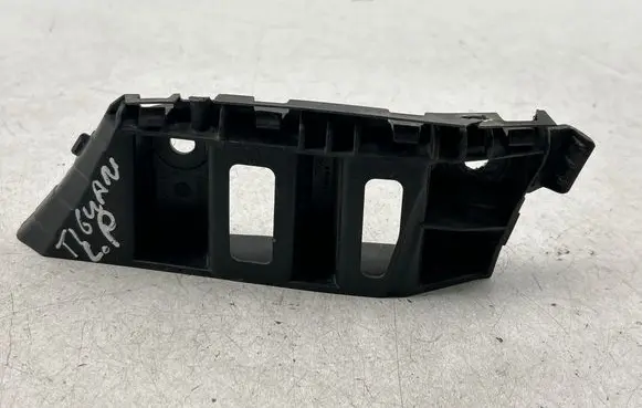 Volkswagen Tiguan Front bumper mounting bracket 5N0807183
